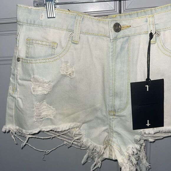 UNIF Distressed light wash cut off denim shorts size 27 - Picture 5 of 5